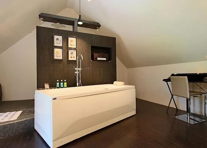 Maison Ancienne Moderne Et Design - 6 6 Sdb - Avec Piscine Et Grand Parc